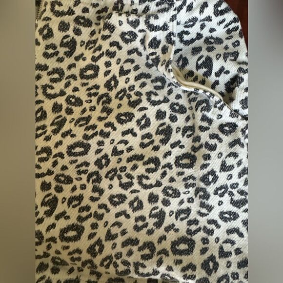 AltarādāStateāLeopardāShorts - Picture 6 of 6